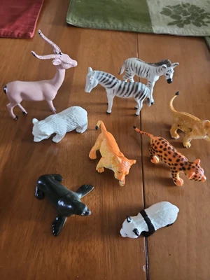 $0.99 • Buy Lot Of 9 Plastic Animals Figures Toys Wild Zoo Jungle Safari Animals