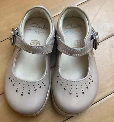 Clarks Toddler Girl Shoes Size 4 1/2 G Air Spring Patent VGC 🐾 • £3