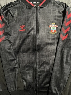 £20 • Buy Southampton FC Hummel Tracksuit Jacket Large