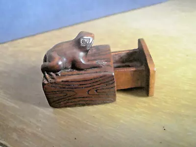 1a.. Hand Carved Wood Netsuke Frog Climbs Onto Box Collectable Boxwood Figure • £24.99