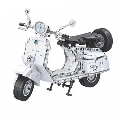 Vespa 125 Scooter Technical Brick Model - 534 Pieces 1:6 Scale • £44.99