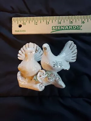 2 Doves And A Flower Miniature Figurine. • $10