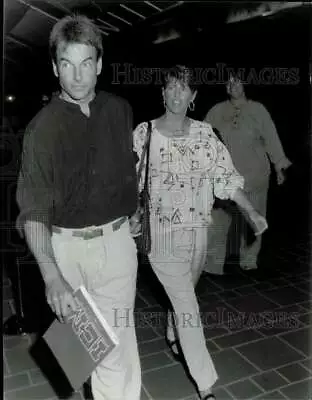 1988 Press Photo Actor Mark Harmon & Wife Pam Dawber At  Stealing Home  Premiere • $9.99