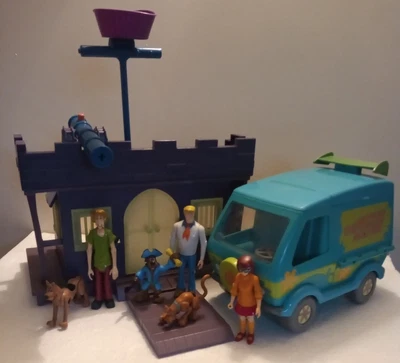 £11 • Buy Scooby Doo Haunted House With Van And Figures Bundle