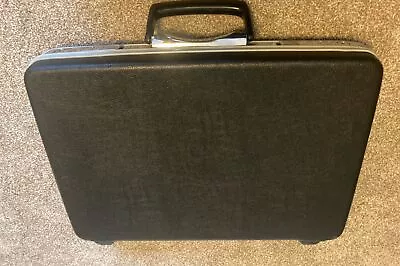 Vintage Samsonite Slim Briefcase 17.5 X11.5 X3  Inside Gray Hard Shell /No Key • $40