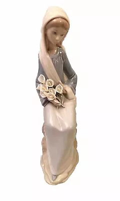 LLADRO Sitting Woman W/Calla Lilies #4972 Glossy Porcelain Figurine ~ Retired • $67