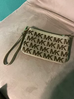 Michael Kors Wristlet • $11