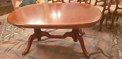 $250 • Buy Elegant Twin Pedestal Extendable Dining Table & 8 Chairs In Excellent Condition