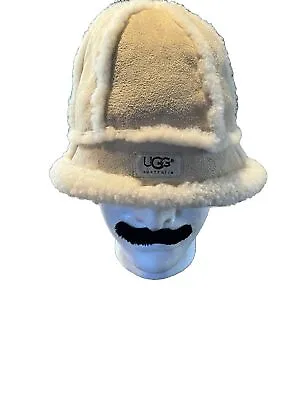 Ugg Bucket Hat • $45