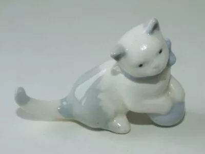 A Small Vintage Wade Cat With Ball • £7.25