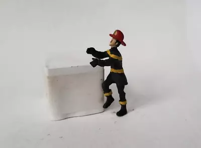 Arttista #1320 - Fireman Climbing - O Scale Figure - Model Trains - NEW • $8.79