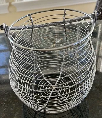 Vintage Wire Egg Basket #255 • $14.99