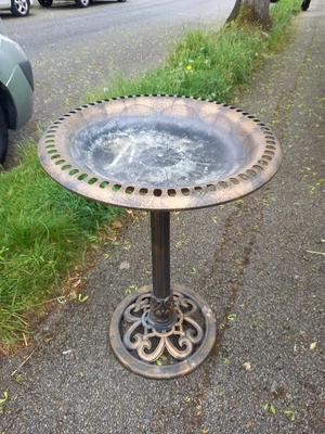 £5 • Buy  Garden Plastic Bird Bath Used
