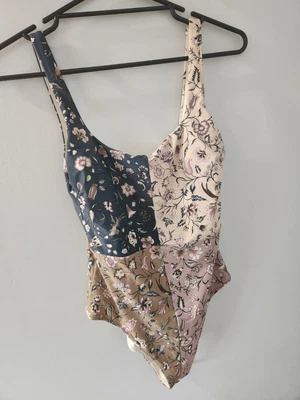 $35 • Buy Tigerlily Carmen Spliced One Piece - Livana Size Small/10