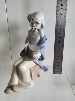 NAO Lladro Clown Figurine 1435 Little Clown In Love Slight Damage To Petals  • £14.99