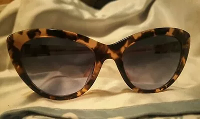 Vaurnet Womens Cat Print Sunglasses • $90
