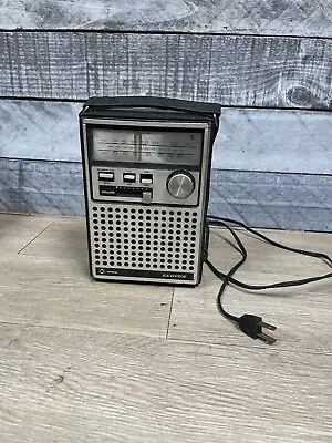 $17.99 • Buy VINTAGE Lloyd's AM/FM Radio 289A Series Model N710 - E6