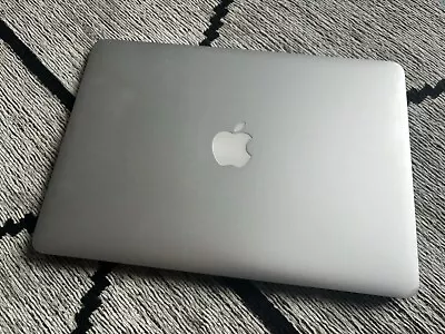 Apple MacBook Air 13.3  (128GB SSD Intel Core I5 4th Gen. 1.4GHz 4GB) Laptop • £100