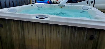 Hot Tub 5 Seater Plus Lounger Made By Jacuzzi (OPEN TO OFFERS) • £2000