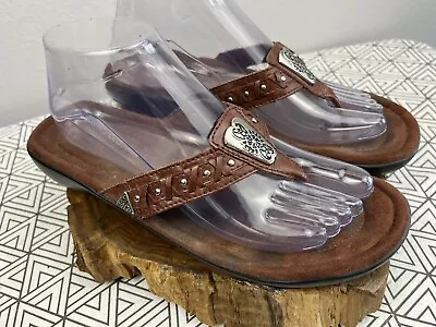 Minnetonka Womens Leather Thong Sandals Size 9 Braided Silver Embellishments • $16.98