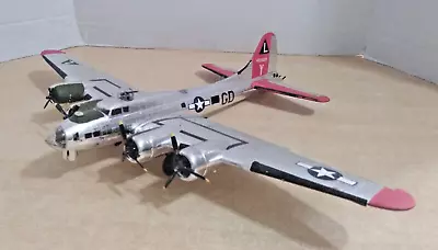 35-866 UNBRANDED 1:72? Scale B-17G FLYING FORTRESS BUILT Plastic Model JUNKYARD • $19.99