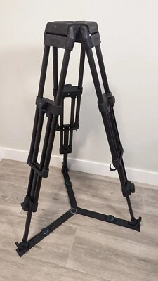 $795 • Buy Vinten 3884-3 Carbon Fiber 2-Stage Pozi-Loc Tripod (100mm Bowl) W/ Spreader