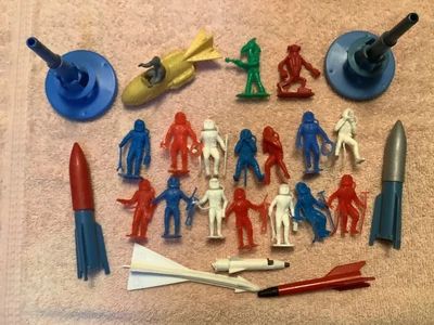 $49.95 • Buy 1950s - 60s Rockets, Missiles, Aliens And Spacemen