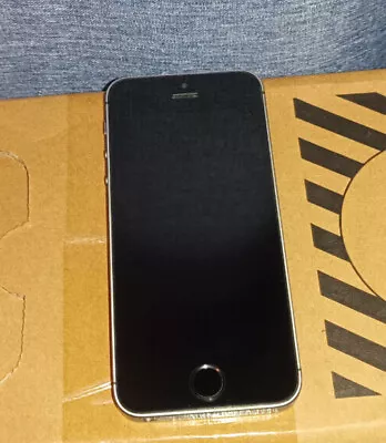 Apple IPhone 5S 32GB  (Unlocked) Space Grey • £1