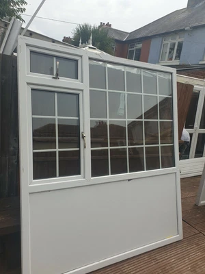 £100 • Buy Used Grubby Damaged UPVC Double Glazed Window, Broken Handle, Damaged Beading. 