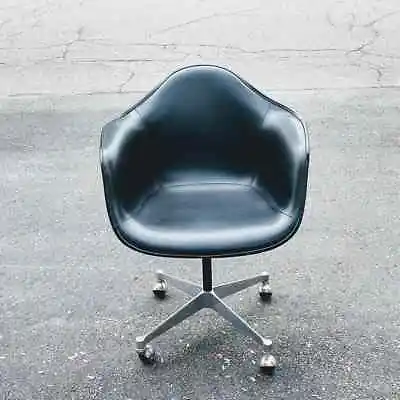 £777.38 • Buy Mid-Century Modern Herman Miller Rolling Black Leather Armchair Desk Arm Chair
