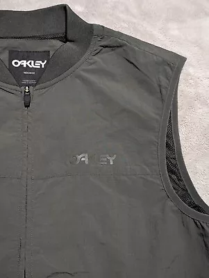 Men's Oakley Lightweight Green Vest Size M • $85