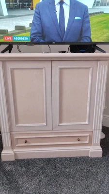 £20 • Buy Tv Cabinet And Matching Glass Shelve Unit