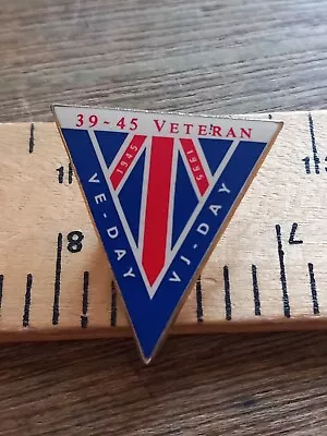 British Veteran VE VJ Day 50th Anniversary Enamel Lapel Pin Badge 1945 - 1995 • £2.99