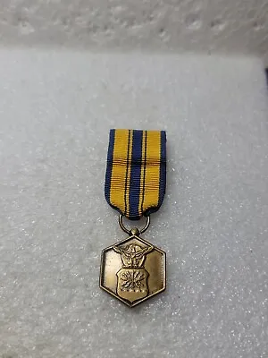Genuine U.s. Medal Air Force Commendation Blue Yellow Ribbon Latch Clasp • £16.14
