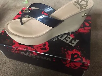 $19.99 • Buy Fergalicious Wedge Heel Sandals Shoes Black 8 M 