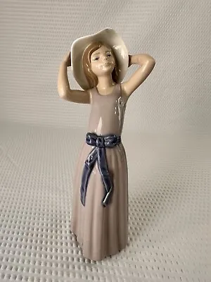 Lladro  Coy  Girl With Straw Hat 1978 F5-My Glossy Finish Lavender Purple Bow • $121.53