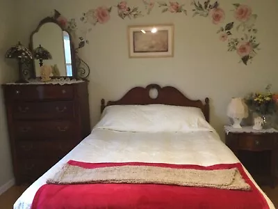 Queen Bedroom Set Furniture Used • $600