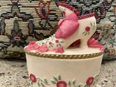 Willow Hall Shoe Resin Trinket Box With Lid -  Kitty  Vintage 1995 Jane Asher • $5