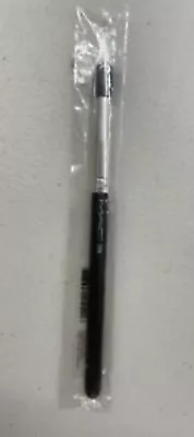 £18.50 • Buy MAC 286 Eyeshadow Blending Brush Duo Fibre - 2 Qty