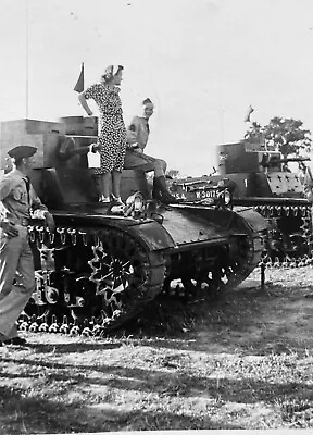 Vintage 1930s Photo Soldiers Pretty Woman Standing On Tanks Fort Meade MD • $6
