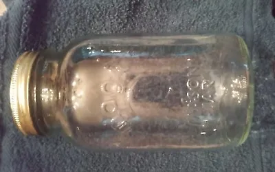 Vintage MAGIC (BUTTON) MASON JAR CLEAR QUART W/ Measurements    • $24.95