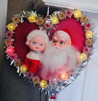 Rare Vintage Mr. & Mrs. Santa Claus Flashing 7  Heart Shaped Wreath • $18.99