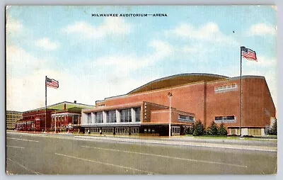 Postcard  Milwaukee's 12800 Seat Arena Milwaukee Wisconsin   B 15 • $4.79