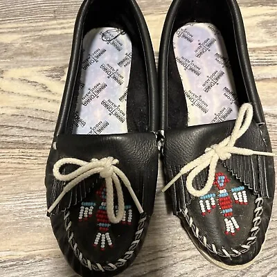 MINNETONKA Moccasins Black Beaded Native American Leather Fringe Womens 6 • $18