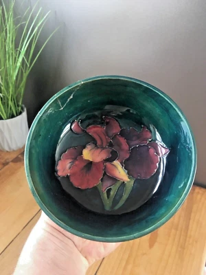£45 • Buy GORGEOUS C1928-49 GREEN WILLIAM MOORCROFT FLORAL IRIS ROUND FOOTED BOWL DISH AF