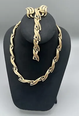 Vtg Crown Trifari Brushed Gold Tone Set Choker Necklace Bracelet & Earrings Set • $149.99