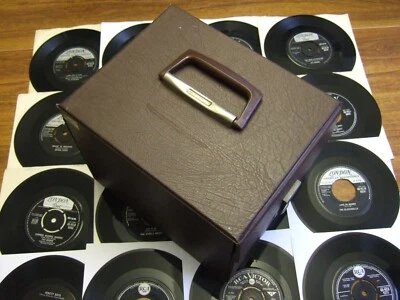 JOB LOT/COLLECTION OF 72 X 7  LONDON & RCA SINGLES 50/60s IN A CARRY CASE • £100