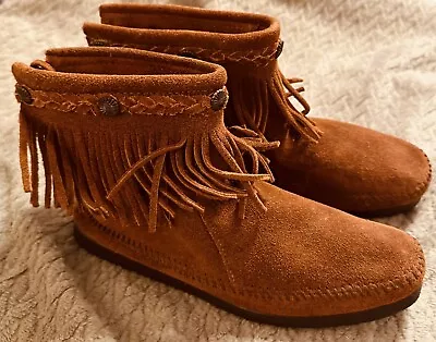 Minnetonka Womens Size 8 Brown Suede Fringe Back Zip Ankle Boots Moccasins Shoes • $25.99