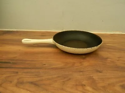 Le Creuset Cast Iron Frying Pan - Ivory Finish - Size 20 • £5