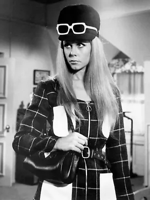 Elizabeth Montgomery As Witch Samantha On Bewitched 1968... 8X10 Print • $6.89